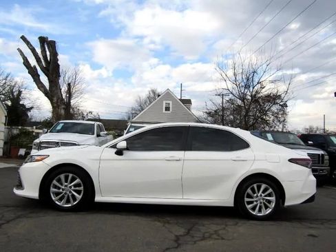 Used 2022 Toyota Camry LE image 4