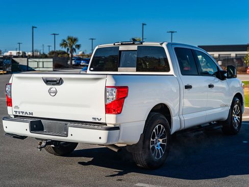 Used 2024 Nissan Titan SV w/ SV Convenience Package image 7
