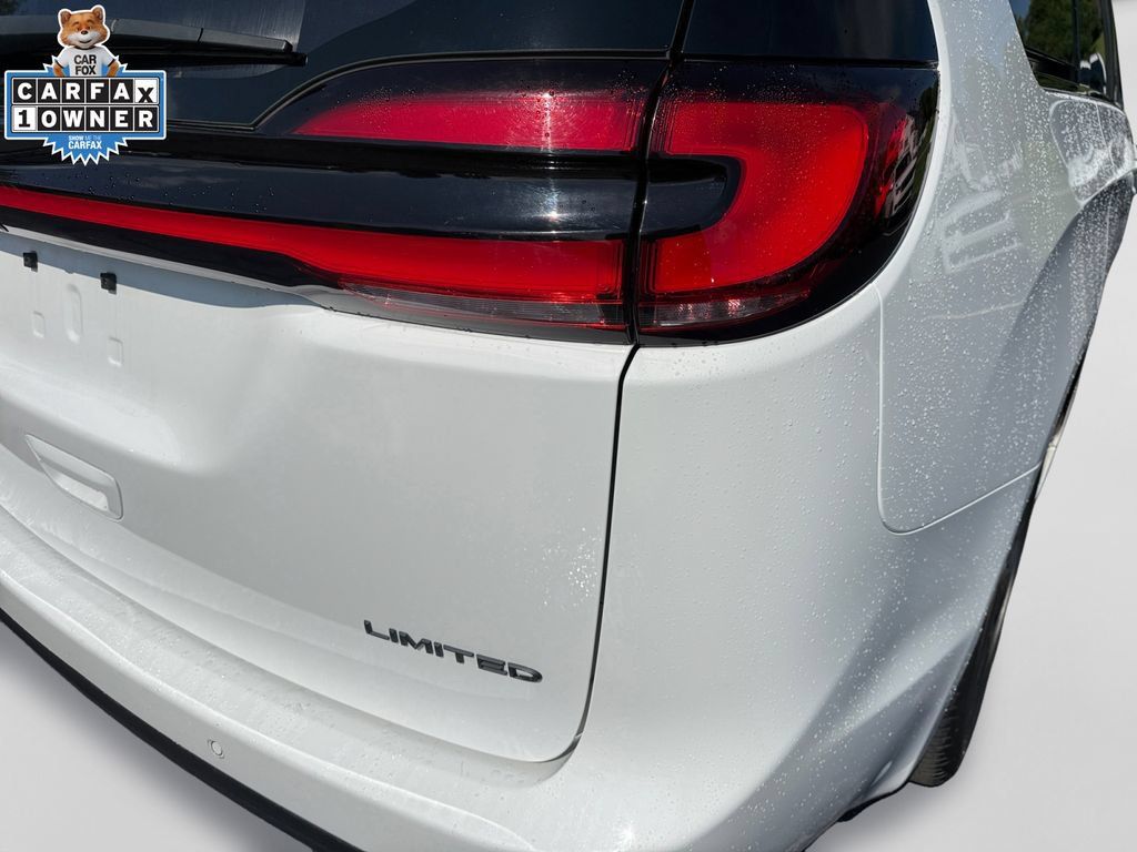 Used 2025 Chrysler Pacifica Limited FWD image 20