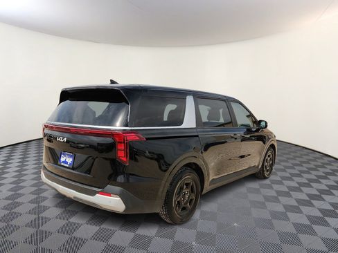 Used 2025 Kia Carnival image 4