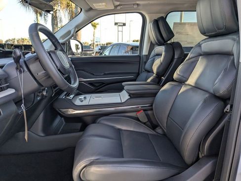 New 2026 Lincoln Navigator Reserve AWD/4WD image 22