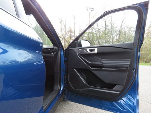 Used 2020 Ford Explorer XLT AWD/4WD image 12