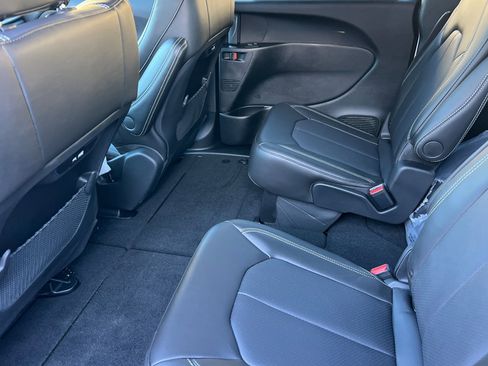 New 2026 Chrysler Pacifica Select image 10
