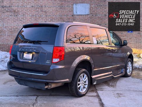 Used 2019 Dodge Grand Caravan SXT image 8