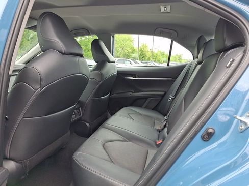 Used 2023 Toyota Camry XSE FWD image 9