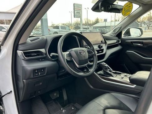 Used 2023 Toyota Highlander Limited image 31