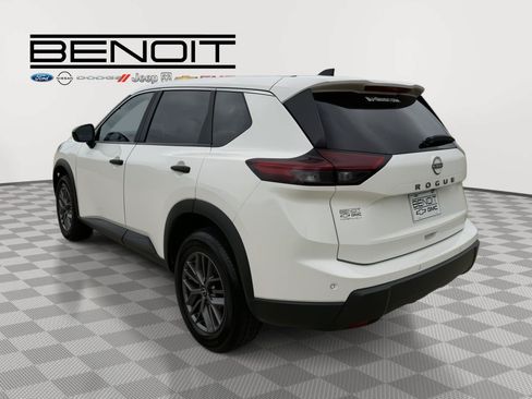 Used 2024 Nissan Rogue S FWD image 3