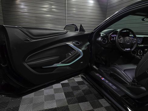 Used 2019 Chevrolet Camaro LT RWD image 31