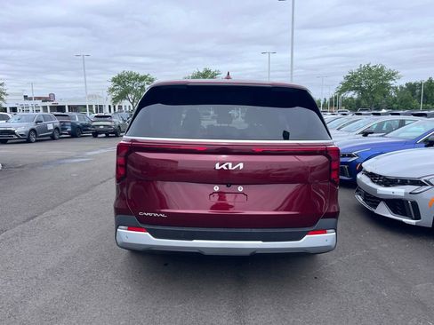 Certified 2025 Kia Carnival FWD image 4