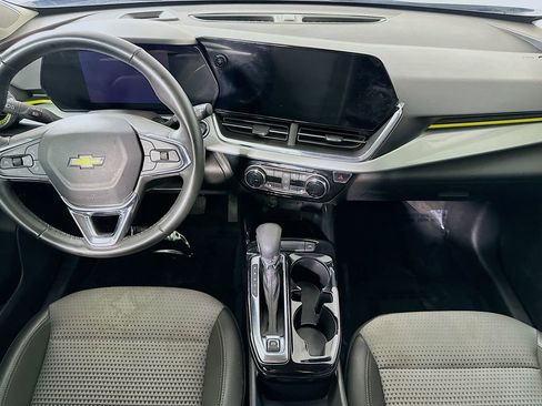 Used 2025 Chevrolet Trax LT w/ Driver Confidence Package FWD image 18