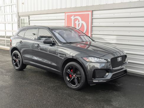 Used 2017 Jaguar F-PACE S image 44