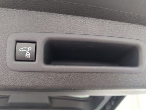 Used 2024 Toyota Sienna XLE FWD image 37