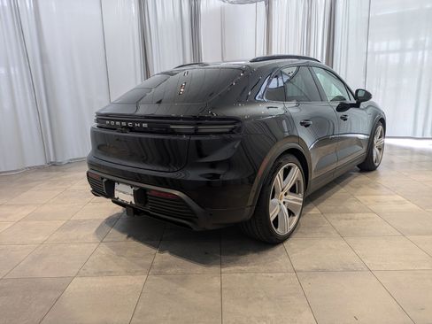 Certified 2025 Porsche Macan Electric image 9