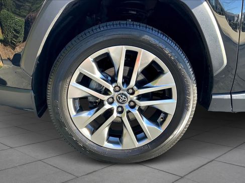 Used 2020 Toyota RAV4 XLE Premium AWD/4WD image 11