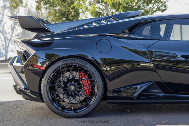 Used 2021 Lamborghini Huracan STO RWD image 9