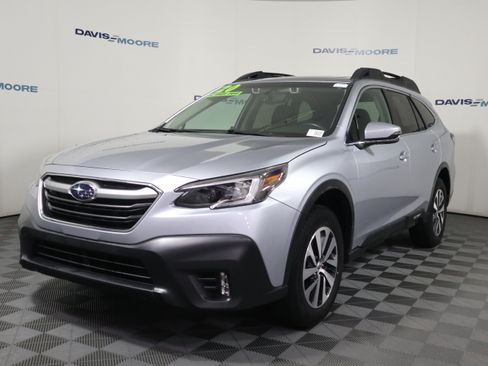 Used 2020 Subaru Outback Premium AWD/4WD image 11