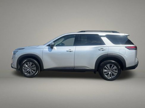 Used 2025 Nissan Pathfinder SV AWD/4WD image 2