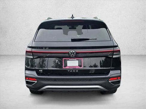 New 2026 Volkswagen Taos SE FWD image 4