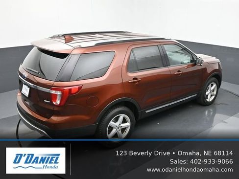 Used 2016 Ford Explorer XLT w/ Equipment Group 202A AWD/4WD image 18