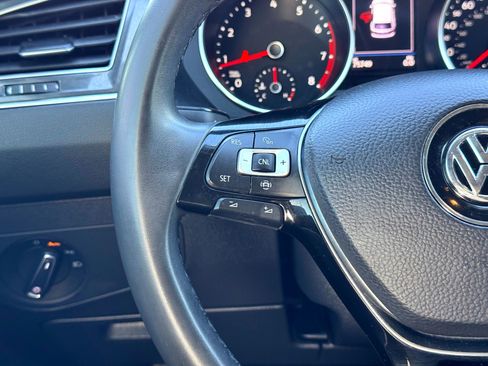 Used 2020 Volkswagen Tiguan SE image 23