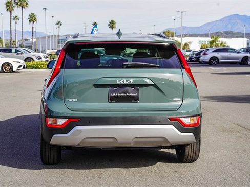 Certified 2025 Kia Niro EX image 6