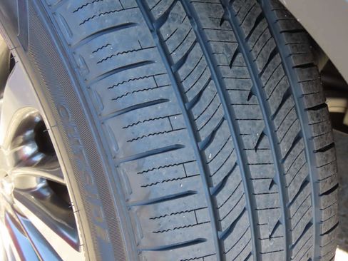 Used 2022 Lincoln Nautilus FWD w/ Premium Package image 7