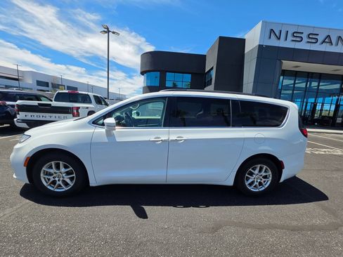 Used 2022 Chrysler Pacifica Touring-L FWD image 8