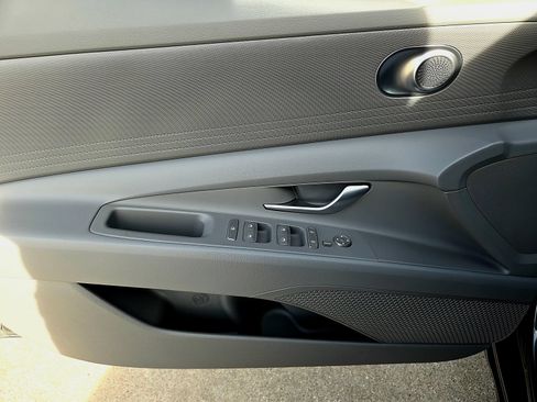 Certified 2026 Hyundai Elantra SE FWD image 19