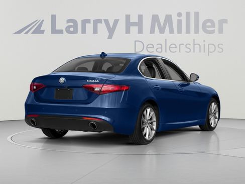 Used 2017 Alfa Romeo Giulia Ti RWD image 3