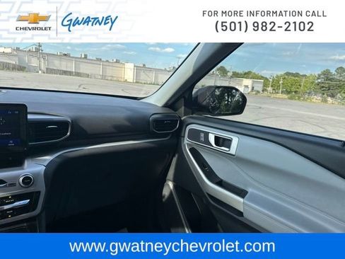 Used 2022 Ford Explorer XLT w/ Equipment Group 202A AWD/4WD image 28