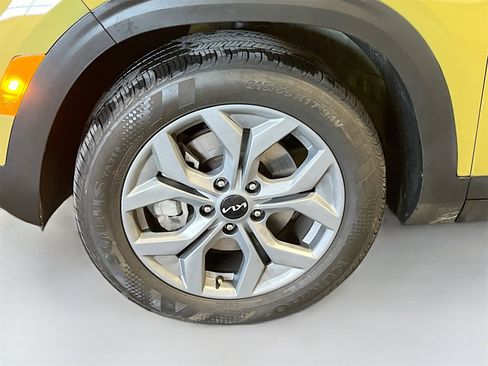 Used 2024 Kia Seltos S image 32