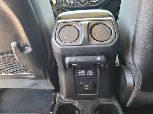 Used 2024 Jeep Wrangler Unlimited Rubicon AWD/4WD image 17