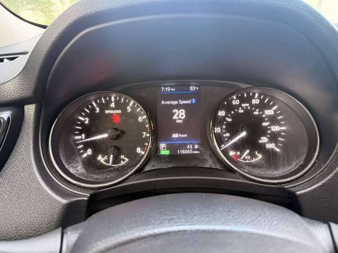 Used 2018 Nissan Rogue SV FWD image 14