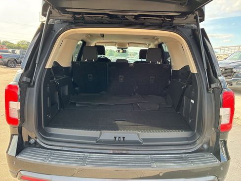Used 2024 Ford Expedition XLT image 5