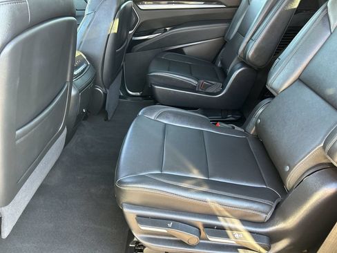 Used 2025 Cadillac Escalade Luxury AWD/4WD image 14