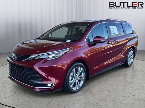 Used 2024 Toyota Sienna Platinum image 1