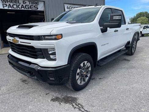 Used 2024 Chevrolet Silverado 2500 Custom w/ Custom Value Package AWD/4WD image 3