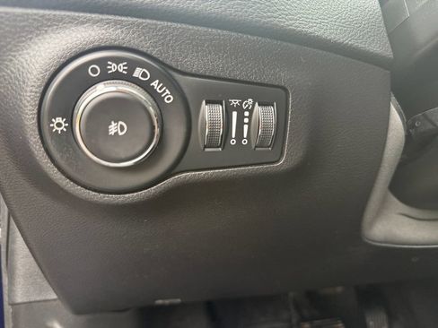 Used 2019 Jeep Compass Trailhawk w/ Cold Weather Group AWD/4WD image 25