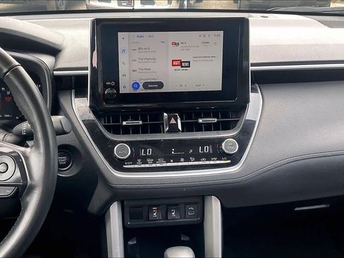 Used 2025 Toyota Corolla Cross XLE FWD image 7