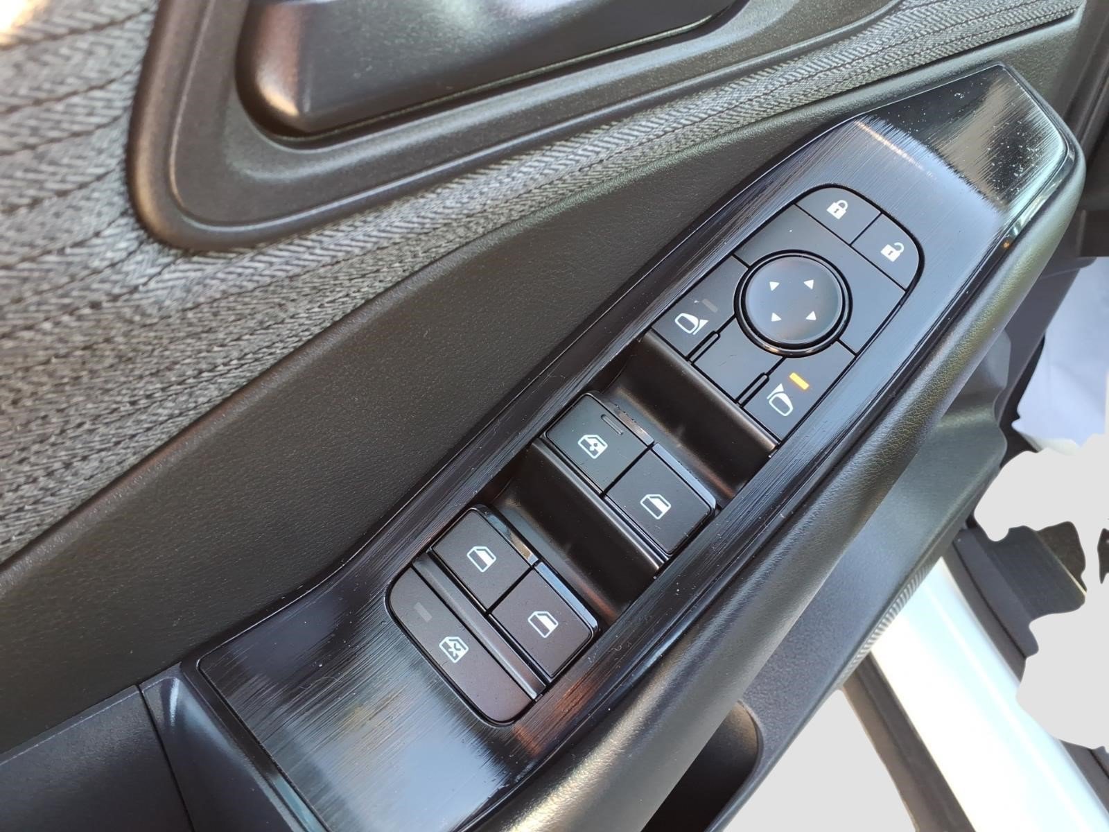 Used 2023 Nissan Rogue S AWD/4WD image 15