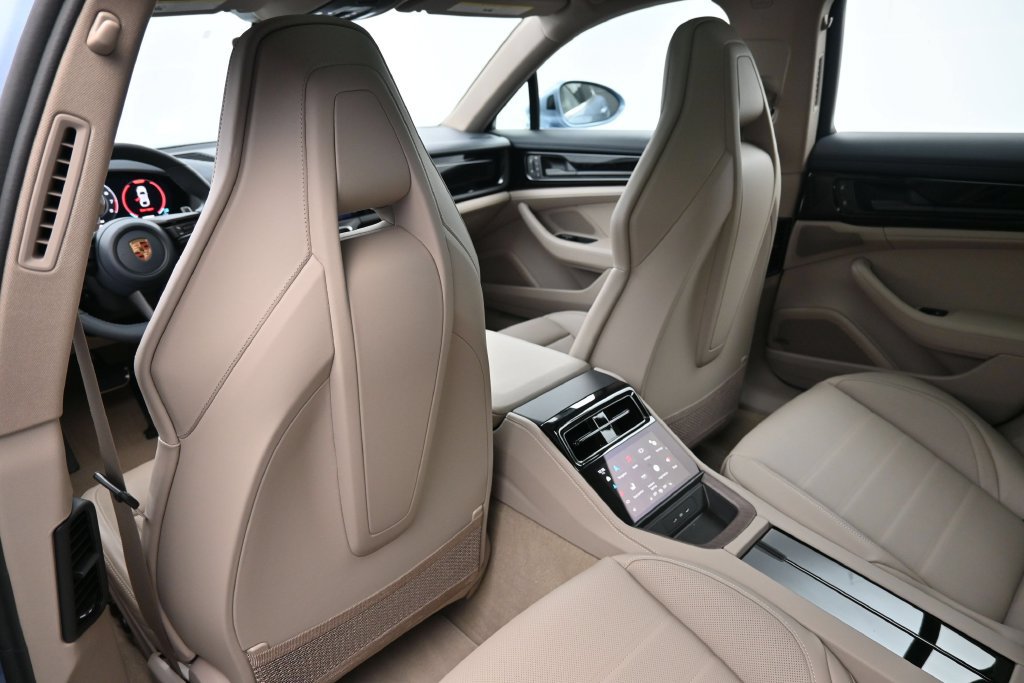 Certified 2026 Porsche Panamera RWD image 8