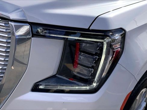 Used 2024 GMC Yukon XL Denali w/ Advanced Technology Package image 28