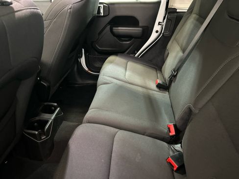 Used 2022 Jeep Wrangler Unlimited Sport AWD/4WD image 5