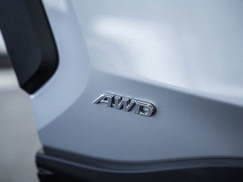 Used 2025 Toyota RAV4 XLE image 16