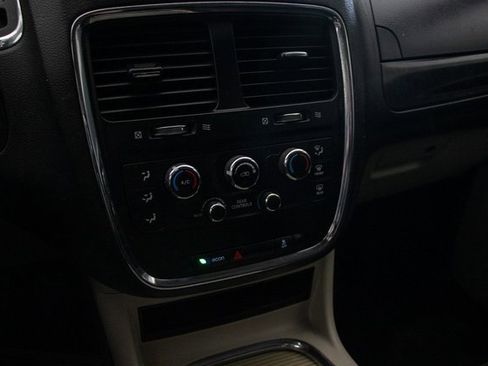 Used 2014 Dodge Grand Caravan SXT image 33
