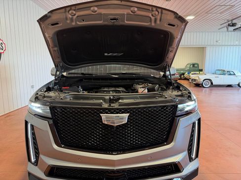 Used 2023 Cadillac Escalade V w/ LPO, ONYX Package AWD/4WD image 44