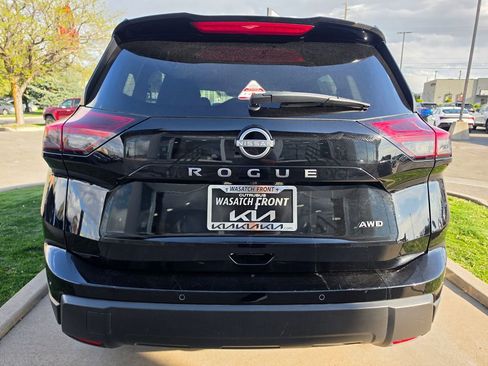 Used 2025 Nissan Rogue SV image 6