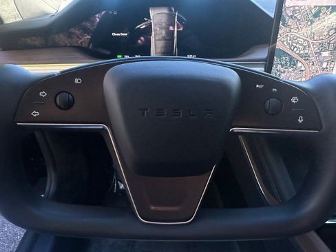 Used 2022 Tesla Model S AWD image 27