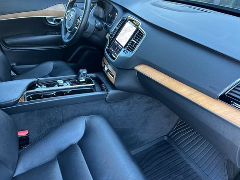 Certified 2023 Volvo XC90 B5 Plus AWD/4WD image 18