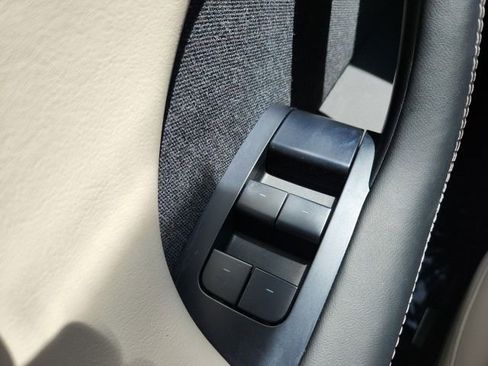 Used 2022 Tesla Model X image 39